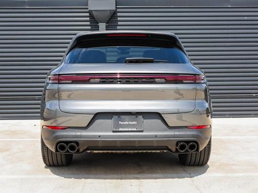 2025 Porsche Cayenne S