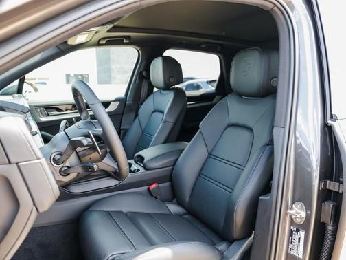 2025 Porsche Cayenne S