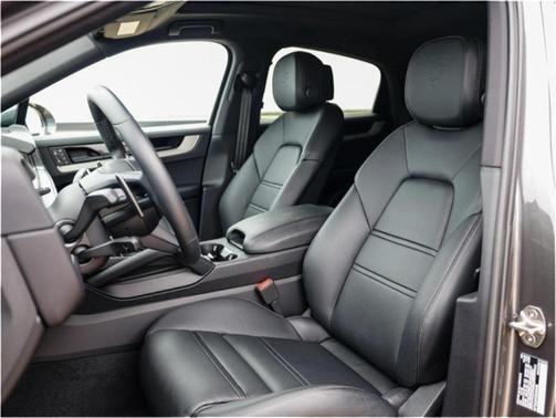 2025 Porsche Cayenne AWD