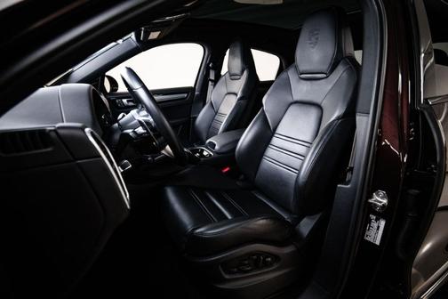 Mahogany Metallic 2023 Porsche Cayenne Platinum Edition