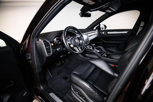 Mahogany Metallic 2023 Porsche Cayenne Platinum Edition