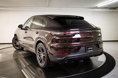 Mahogany Metallic 2023 Porsche Cayenne Platinum Edition