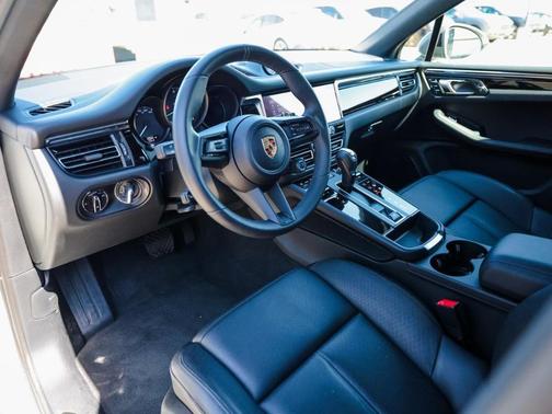 2025 Porsche Macan T