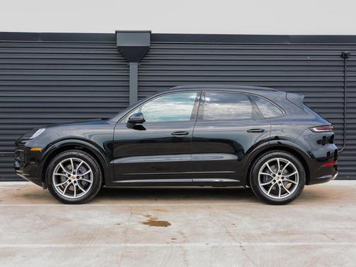 2025 Porsche Cayenne Base