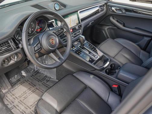 2024 Porsche Macan Base (PDK)
