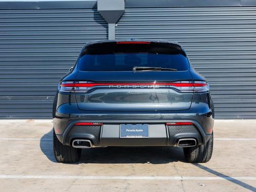 Volcano Grey Metallic 2026 Porsche Macan