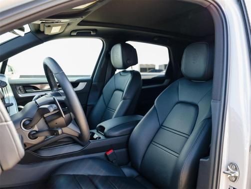 2025 Porsche Cayenne Base