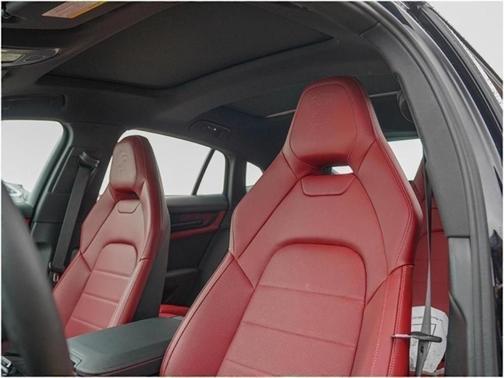 2025 Porsche Panamera 4