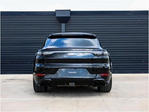 2022 Porsche Cayenne Platinum Edition
