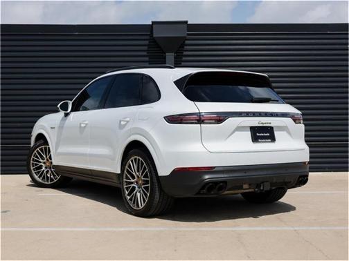 2022 Porsche Cayenne E-Hybrid Platinum Edition