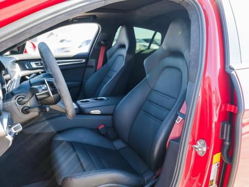 2023 Porsche Panamera GTS