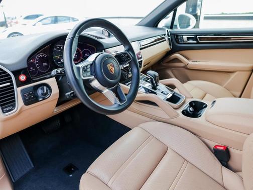 2022 Porsche Cayenne Platinum Edition