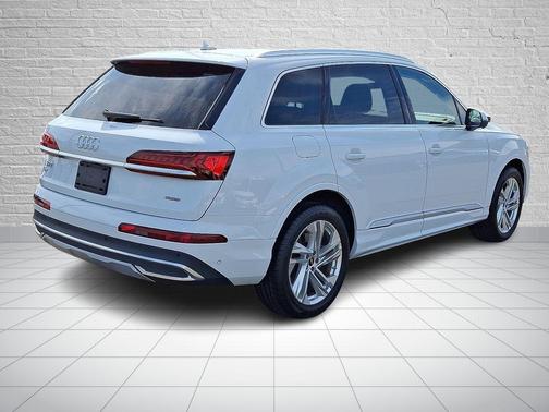 2022 Audi Q7 55 Premium Plus