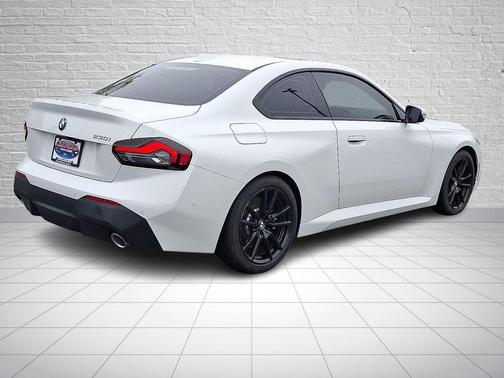 2024 BMW 230 i