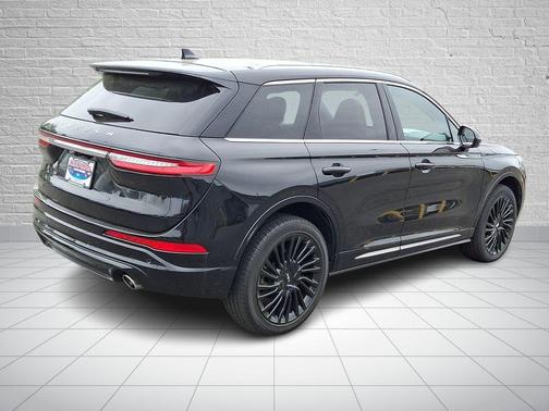 Black Metallic 2022 Lincoln Corsair Reserve