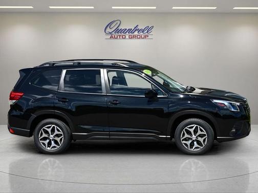 Crystal Black Silica 2022 Subaru Forester Premium