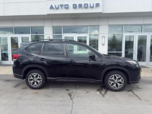 Crystal Black Silica 2022 Subaru Forester Premium