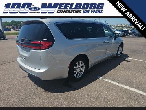 Silver Mist Clearcoat 2023 Chrysler Pacifica TOURING L