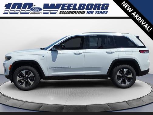 Bright White Clearcoat 2023 Jeep Grand Cherokee BASE