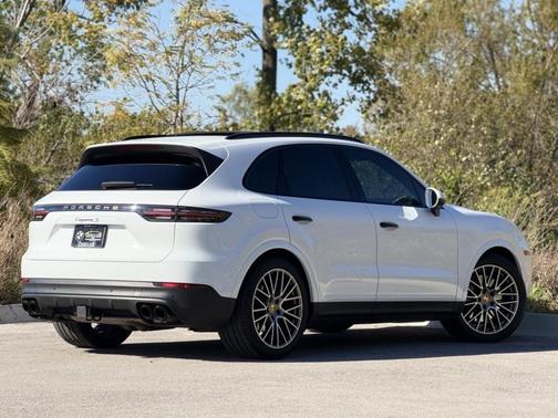 2023 Porsche Cayenne Platinum Edition