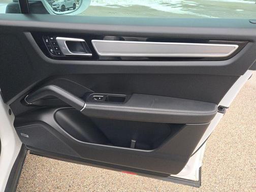 2023 Porsche Cayenne Platinum Edition