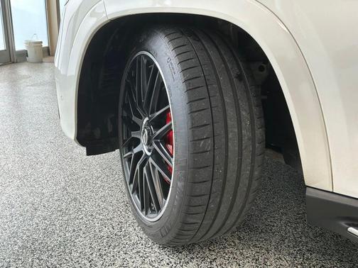 MANUFAKTUR Diamond White Metallic 2023 Mercedes-Benz AMG GLS 63 Base