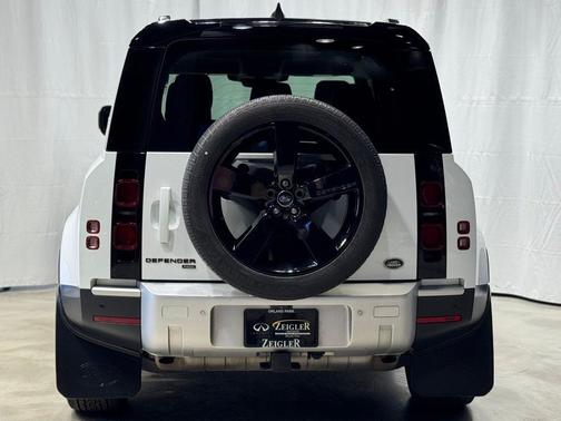 2023 Land Rover Defender 110 SE