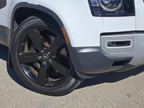 2023 Land Rover Defender 110 SE