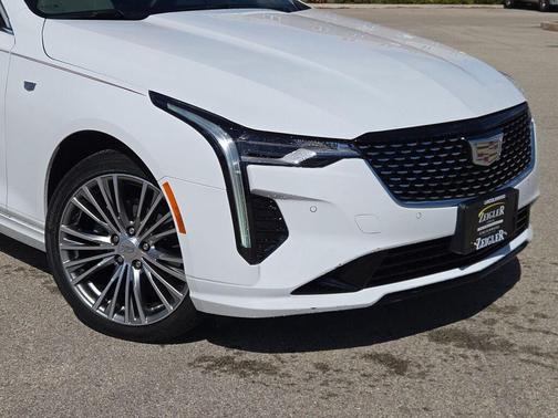 2023 Cadillac CT4 Premium Luxury