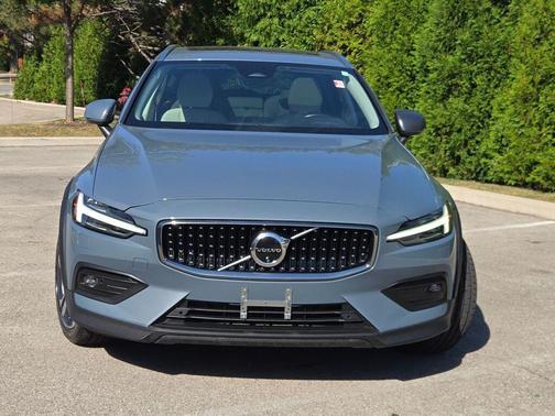 2024 Volvo V60 Cross Country B5 Plus