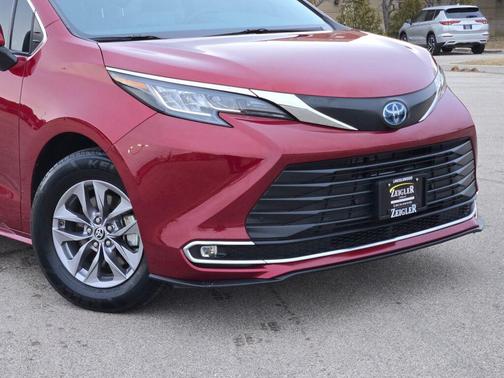 2023 Toyota Sienna XLE