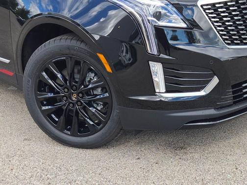 Stellar Black Metallic 2025 Cadillac XT5 Luxury