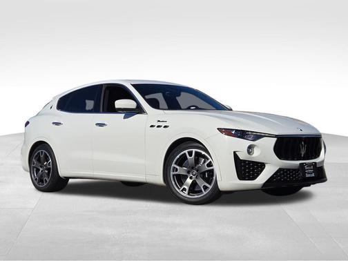 Bianco 2023 Maserati Levante Modena