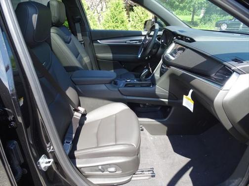 2025 Cadillac XT6 Luxury AWD