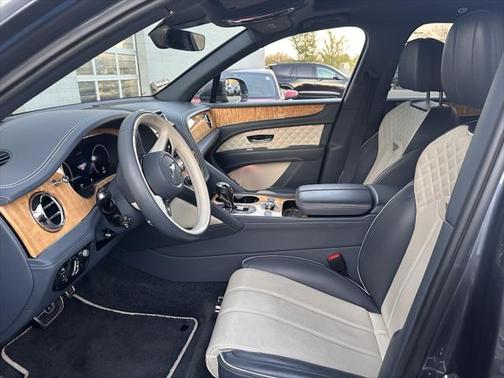 2022 Bentley Bentayga V8