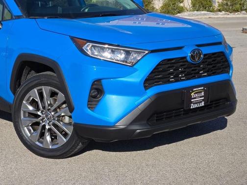 2021 Toyota RAV4 XLE Premium