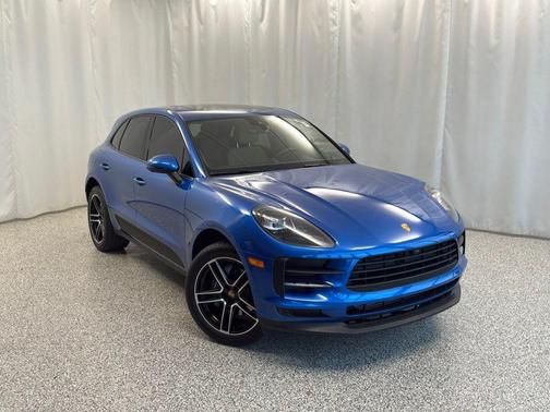 Sapphire Blue Metallic 2021 Porsche Macan Macan