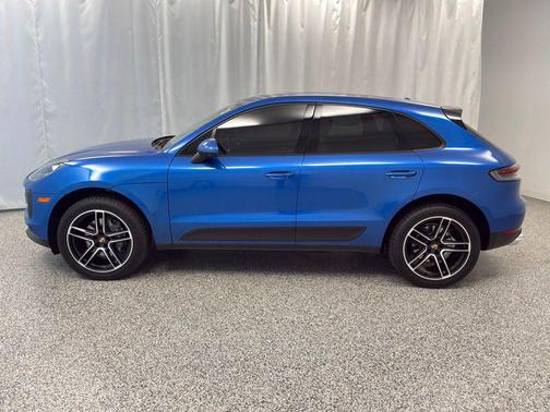 Sapphire Blue Metallic 2021 Porsche Macan Macan