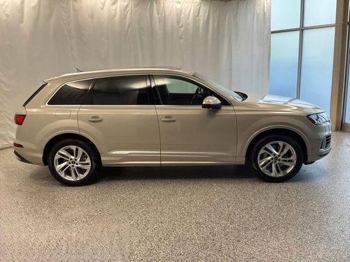 Vicuna Beige Metallic 2024 Audi Q7 55 Premium Plus