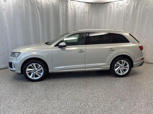 Vicuna Beige Metallic 2024 Audi Q7 55 Premium Plus