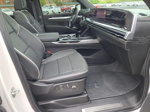 Crystal White Tricoat 2025 Cadillac Escalade Sport