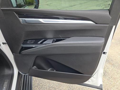 Crystal White Tricoat 2025 Cadillac Escalade Sport
