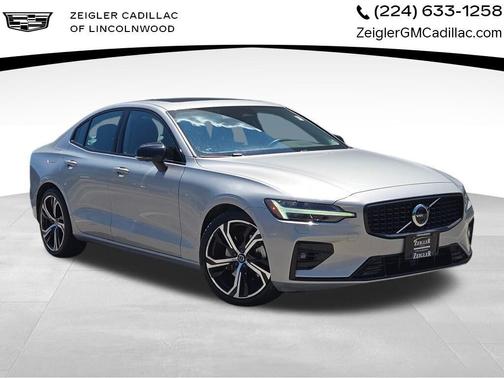 2024 Volvo S60 B5 Plus Dark Theme
