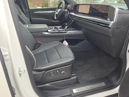 Crystal White Tricoat 2025 Cadillac Escalade Sport