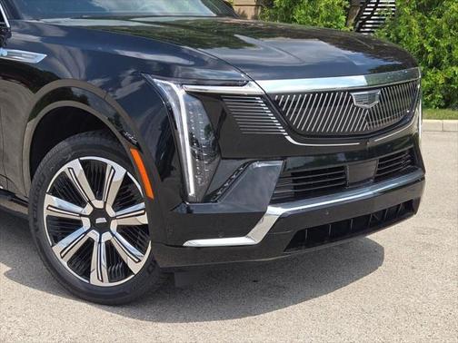2025 Cadillac Escalade IQ Luxury 2