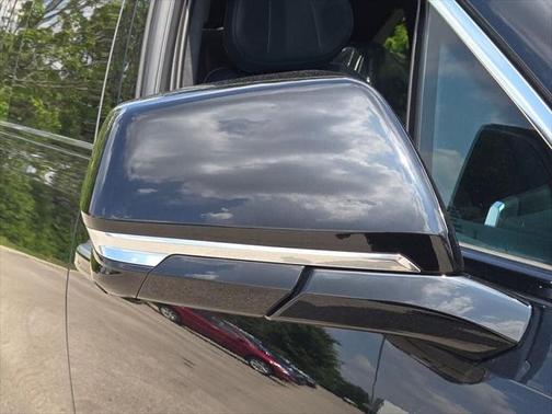 2025 Cadillac Escalade IQ Luxury 2