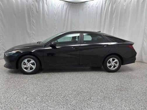 Phantom Black 2022 Hyundai ELANTRA SE