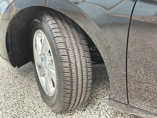 Phantom Black 2022 Hyundai ELANTRA SE