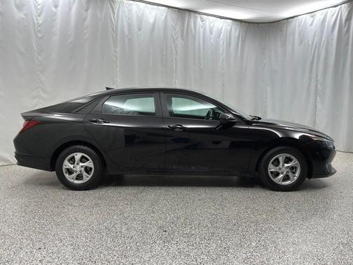 Phantom Black 2022 Hyundai ELANTRA SE