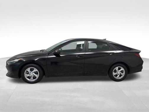Phantom Black 2022 Hyundai ELANTRA SE